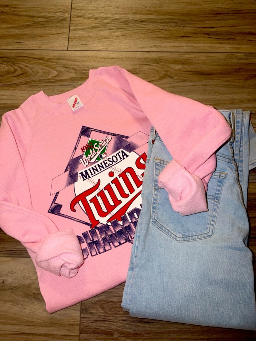 Vintage 1987 Minnesota Twins World Series Pink  Sweatshirt USA Jerzees MLB